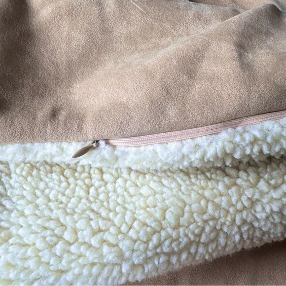 Set of 2 River Road large pillow covers faux suede and Sherpa double sided 25” - Picture 7 of 16